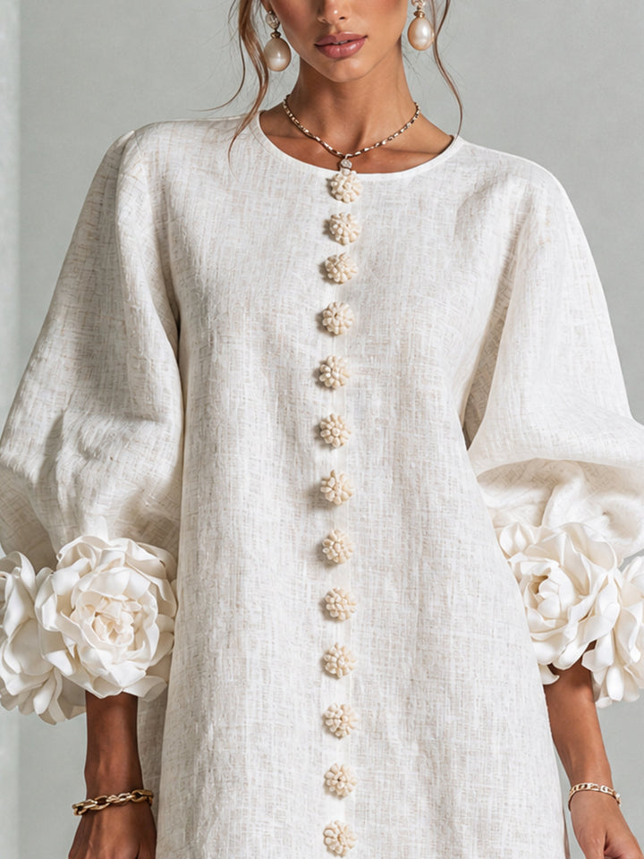 Anita | Mini vestido blanco con rosas en los puños