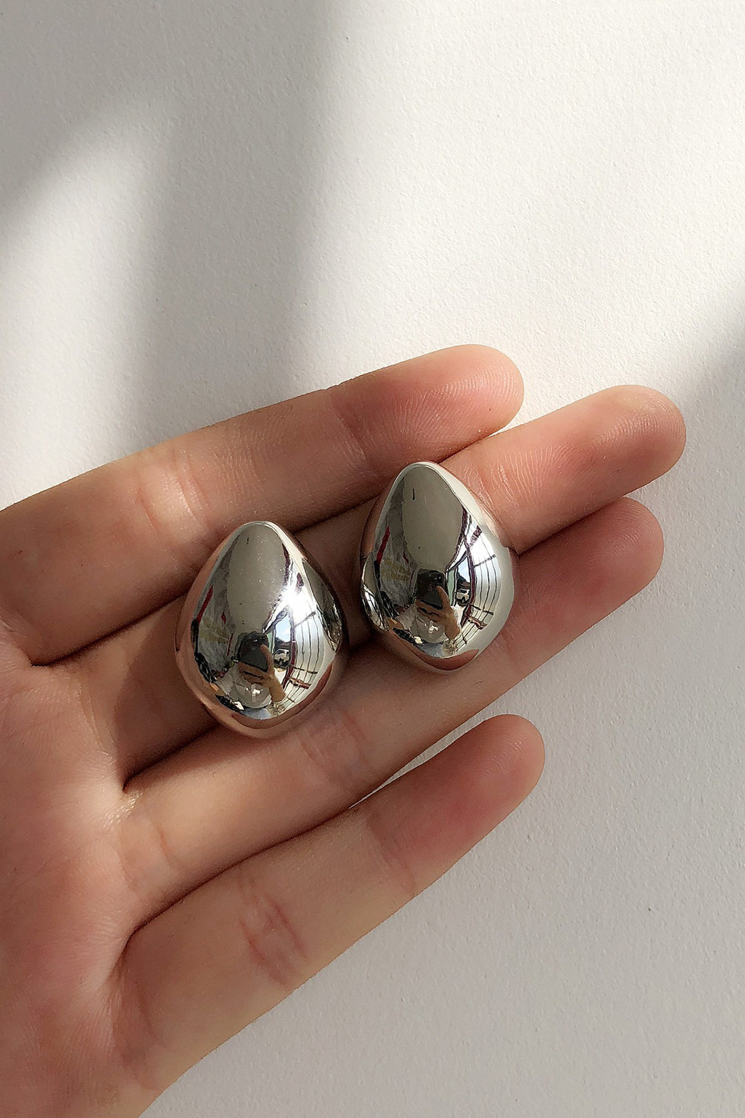 Pendientes Metálicos en Forma de Gota